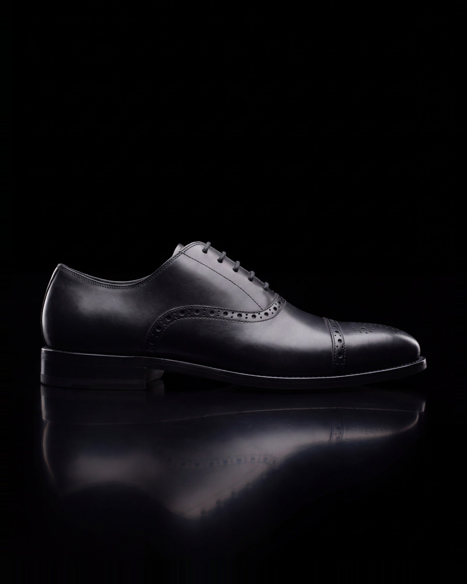 Bennett, lace-up in black, side view