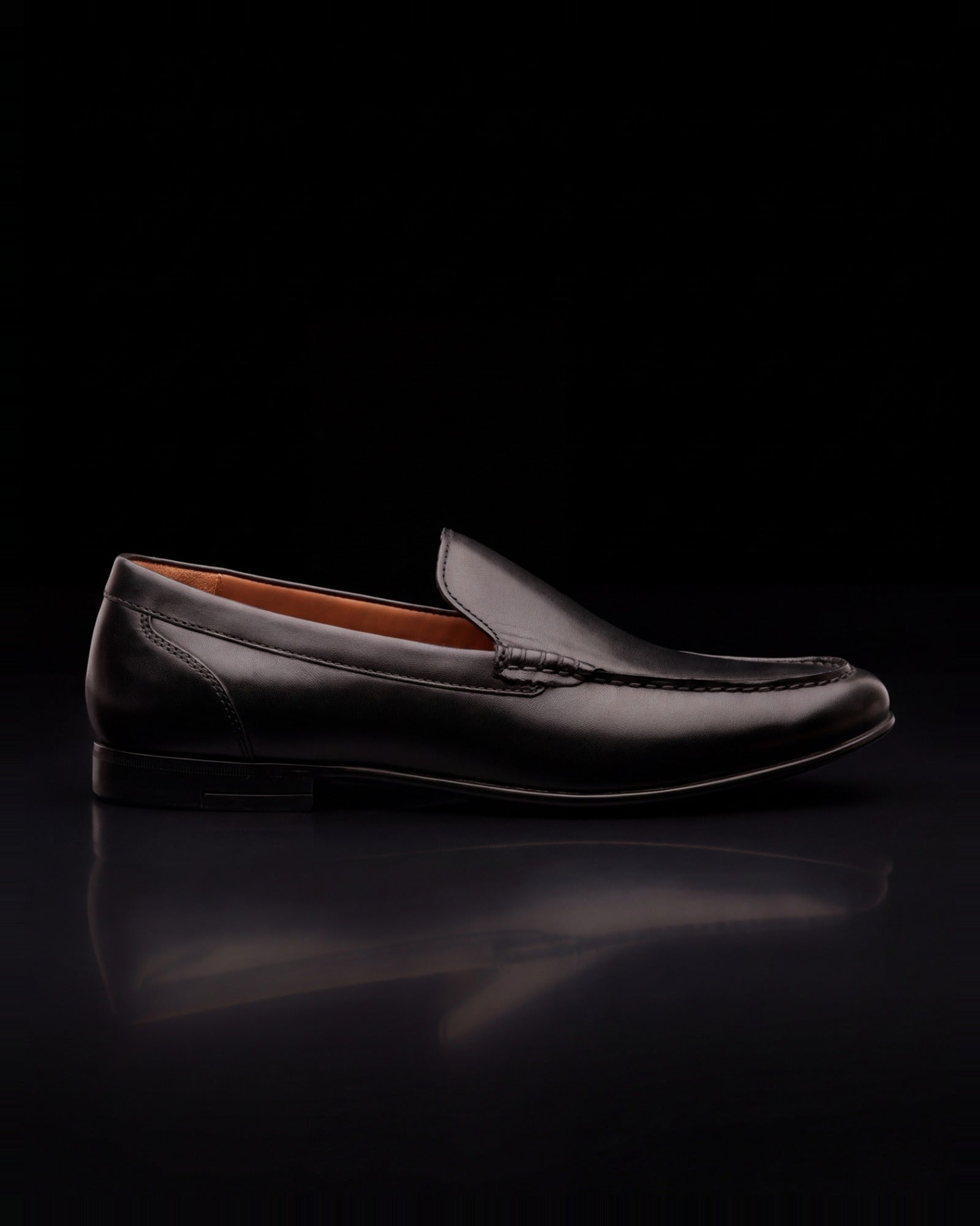 Ashton, moc-toe loafer in black, side view