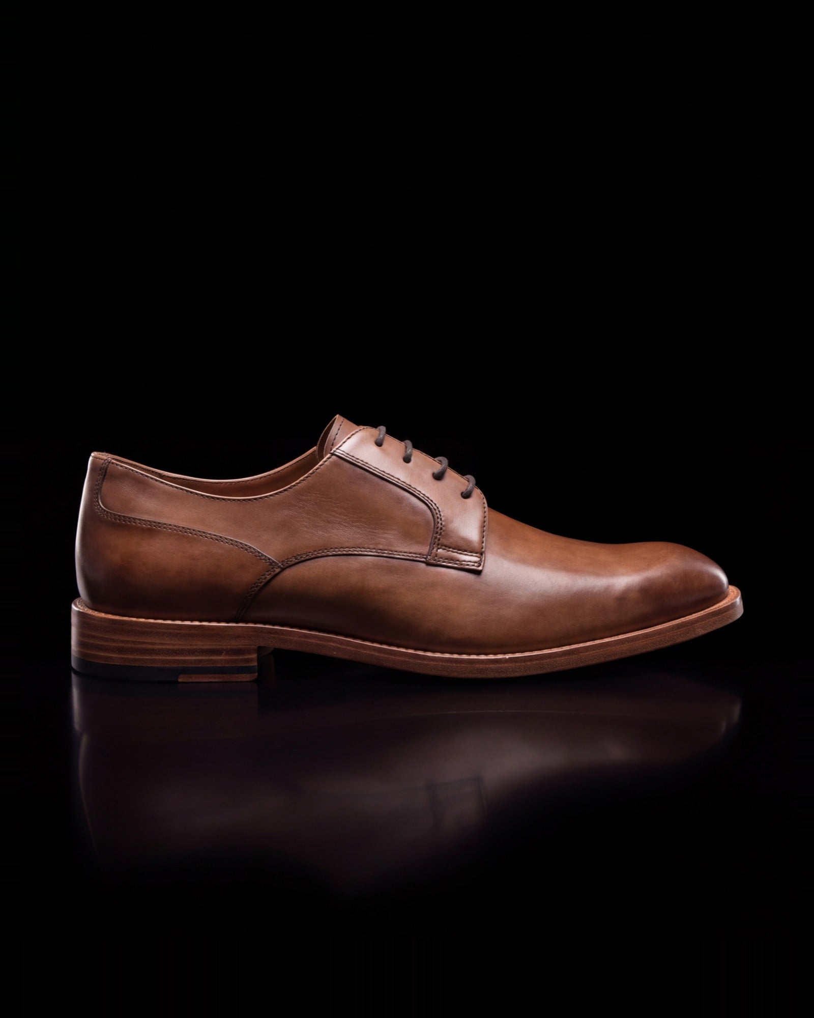 Hastings, lace-up in cognac, side view