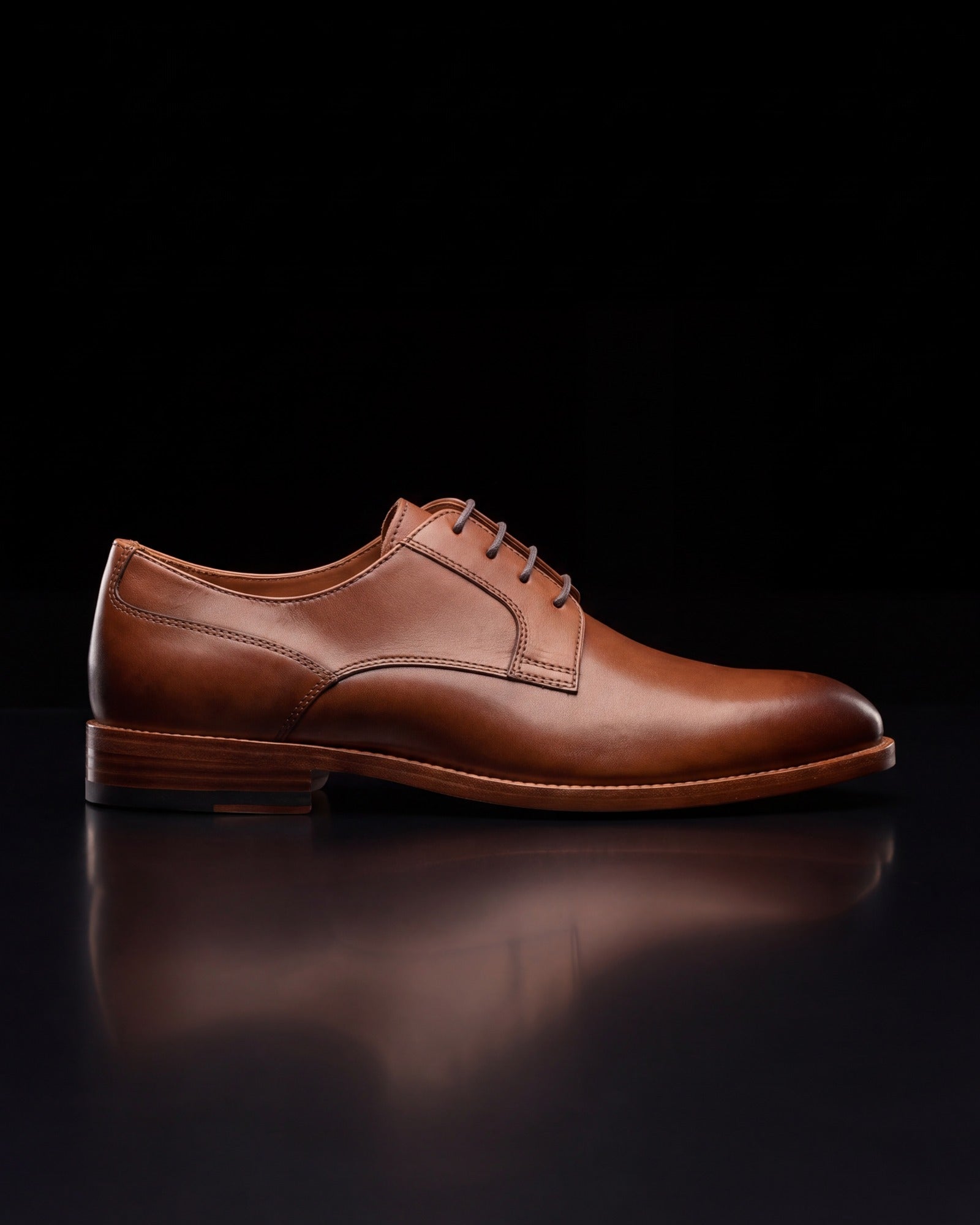 Hastings, lace-up in tan, side view