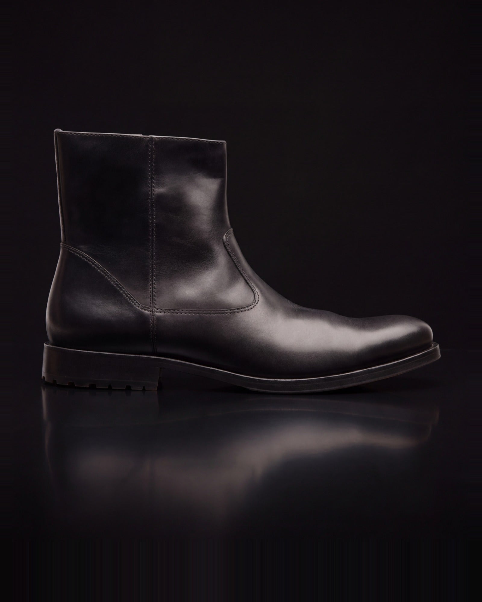 Kingston, boot in black, side view