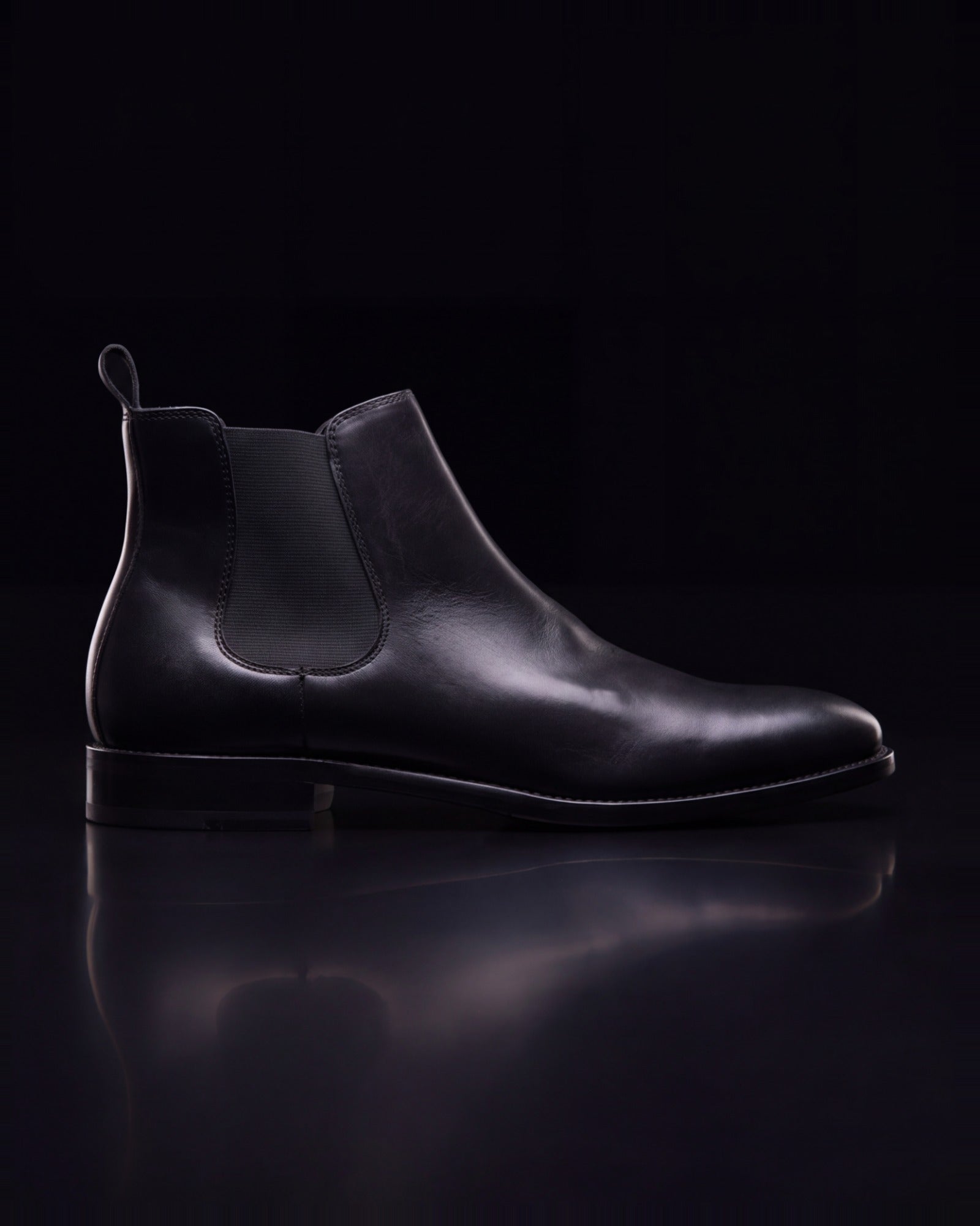 Matthews, boots in black, side view