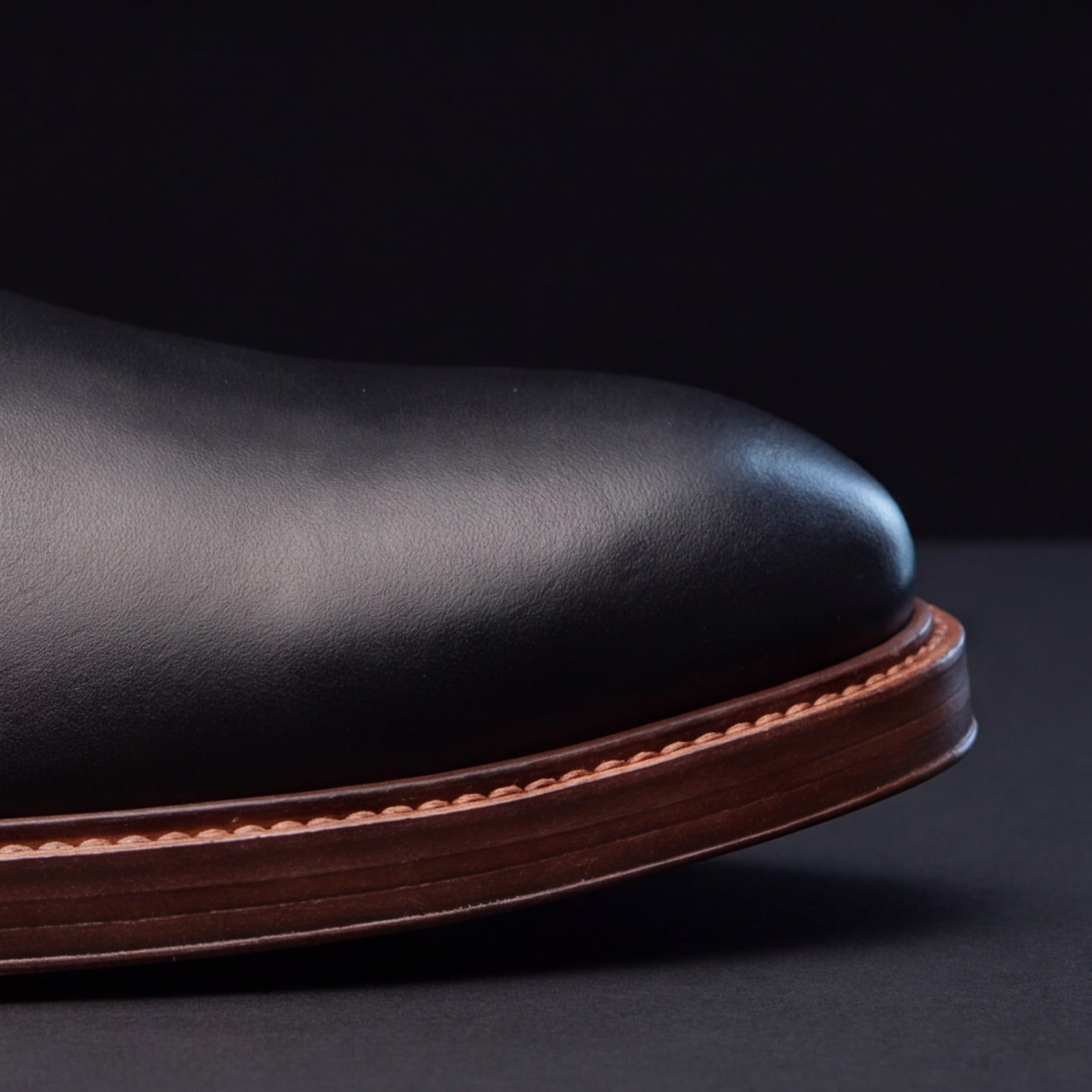 The Austin in black: plain toe and welt, close-up