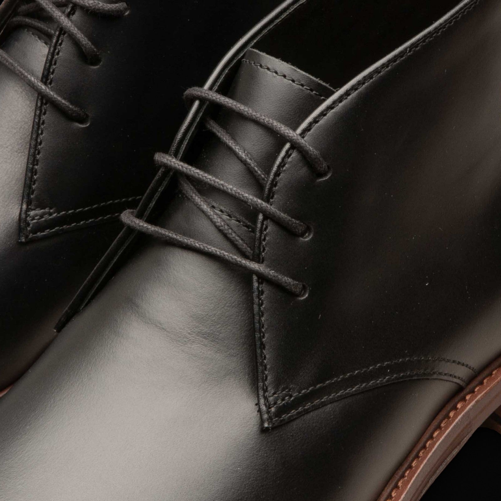 The Austin in black: lacing, close-up